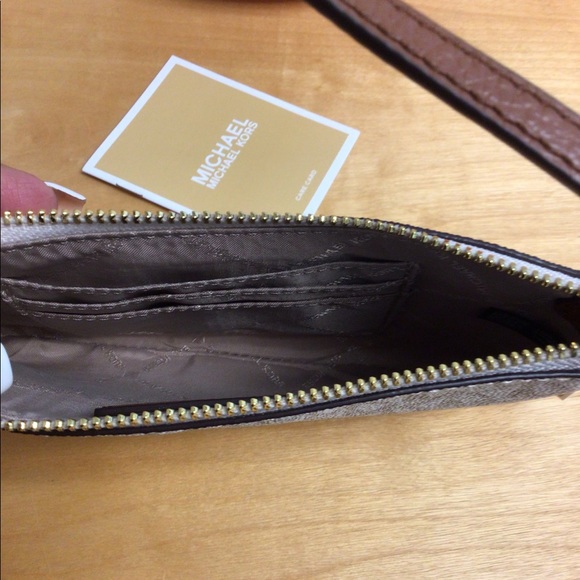 🍂 MK Wristlet - Picture 6 of 6